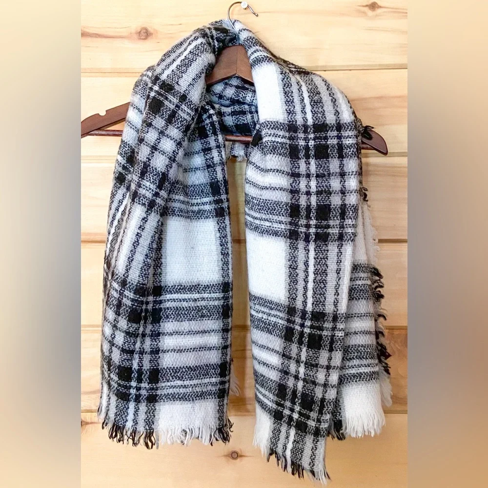 Blanket Scarf. Black and White Buffalo Plaid Soft Blanket Scarf Wrap for Winter
